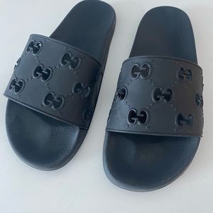 Gucci Coed 72 GG Logo Guccissima Slides Sandals Shoes. Gently used.